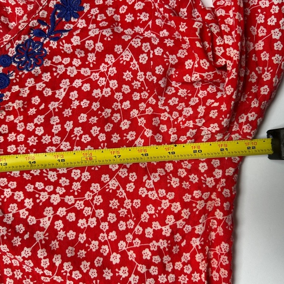 Solitaire Top Womens | Sz Large | Red and White Floral |Embroidered | L Sleeve - Picture 9 of 9